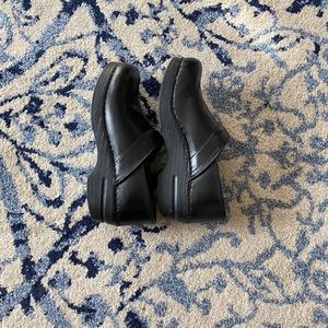 Black Dansko Leather clogs size 39